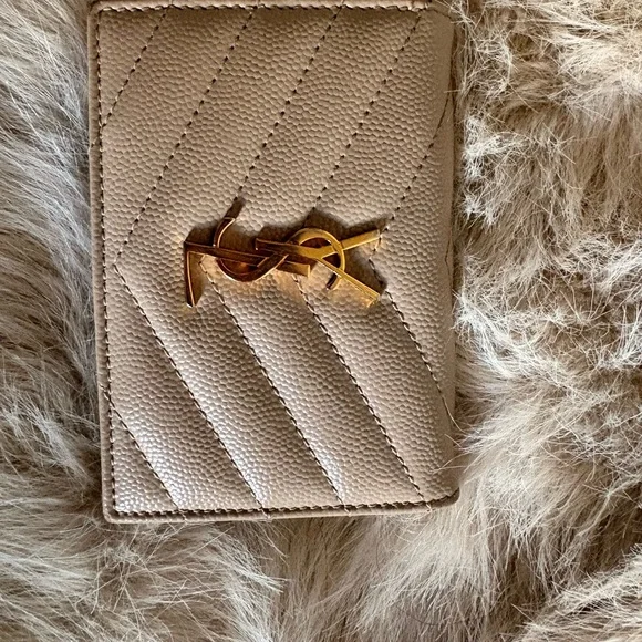 Saint Laurent Beige Chevron Quilted Card Holder with Gold YSL - Picture 3 of 7